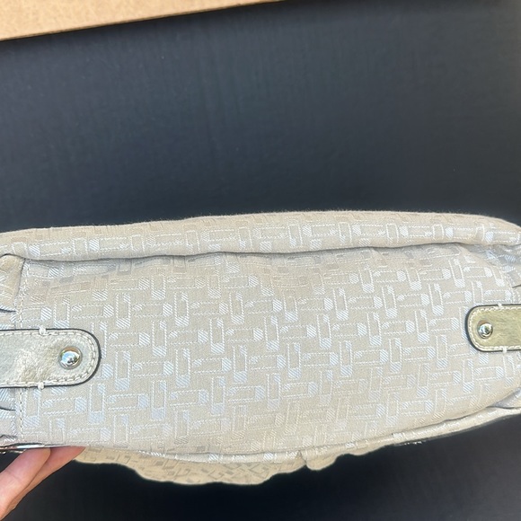 New Guess White and Gold Women's Bag - Picture 7 of 8